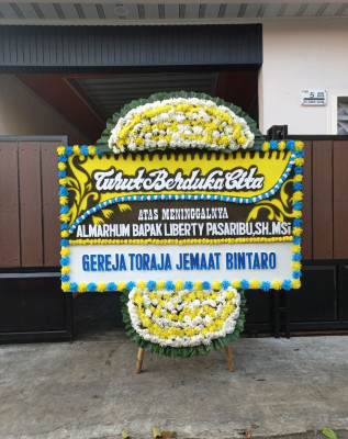Papan Bunga Duka di Giripanggung
