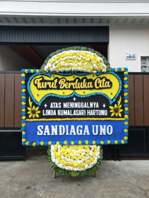 Papan Bunga Duka di Giripanggung