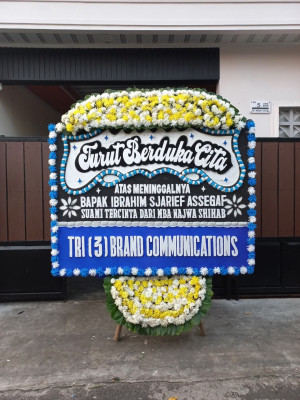 Papan Bunga Duka di Giripanggung
